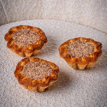 Load image into Gallery viewer, Marble Chocolate and Vanilla Eggs Tart