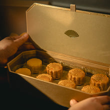 Load image into Gallery viewer, Enjoy 5% off The Oriental Classic Box –  special offer when picking up at Mandarin Oriental, Bangkok